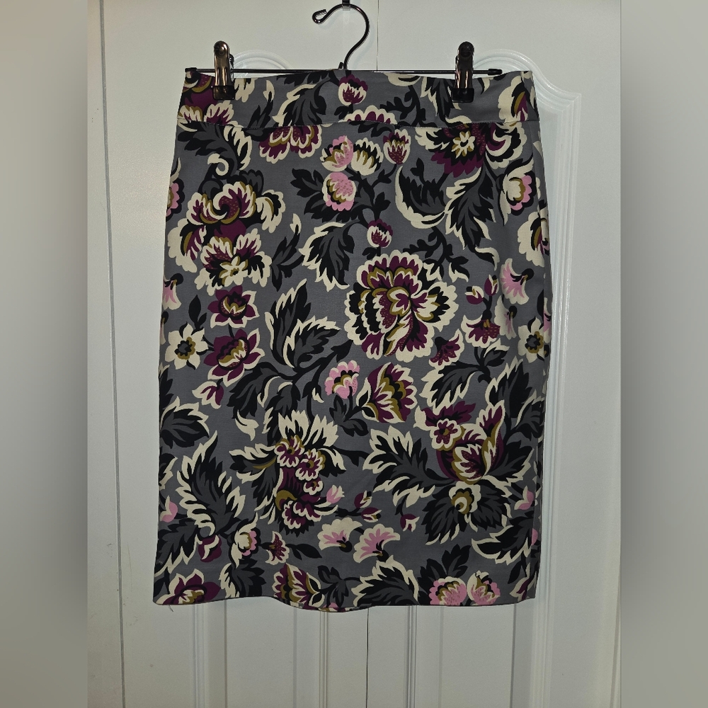 Ann Taylor Gray Floral Pencil Skirt